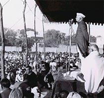 Pt. Jawahar Lal Nehru addressing a news conference